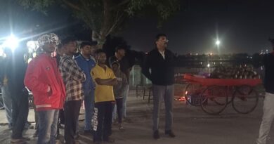 निगम आयुक्त ने देखा सफाई का हाल, चौपाटी के पास रखे गए अवैध बंद ठेले हटाए