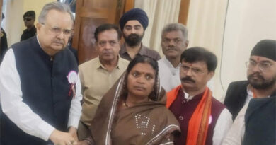 विधानसभा अध्यक्ष डॉ. रमन सिंह ने पीड़ितों को प्रदान की सहायता राशि