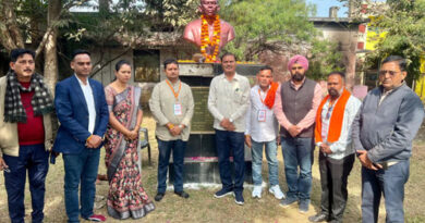 ठा. प्यारेलाल सिंह की जयंती पर महापौर मधुसूदन यादव ने किया माल्यार्पण