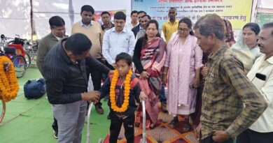 खड़गांव में दिव्यांगजनों को मिला सहायक उपकरण, बाईक एम्बुलेंस को हरी झंडी दिखाकर किया रवाना